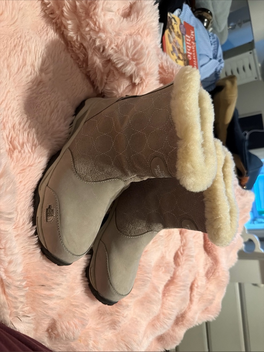 The North Face Women's Shearling-Lined Winter Boots in Beige so 8